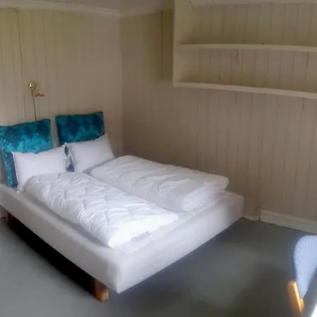 Nedre Berg Gard Bed & Breakfast 3*