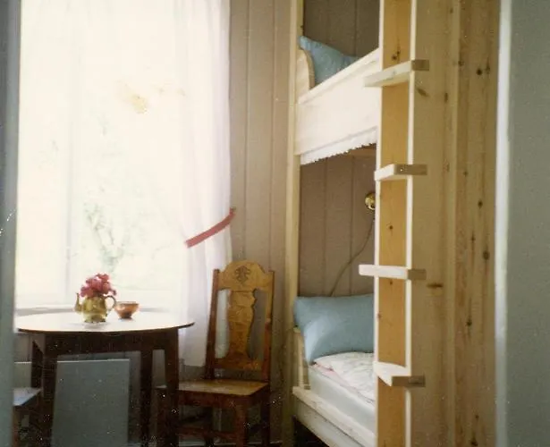 Nedre Berg Gard Bed & Breakfast 3*