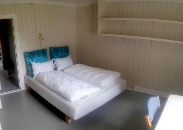 Nedre Berg Gard Bed & Breakfast 3*